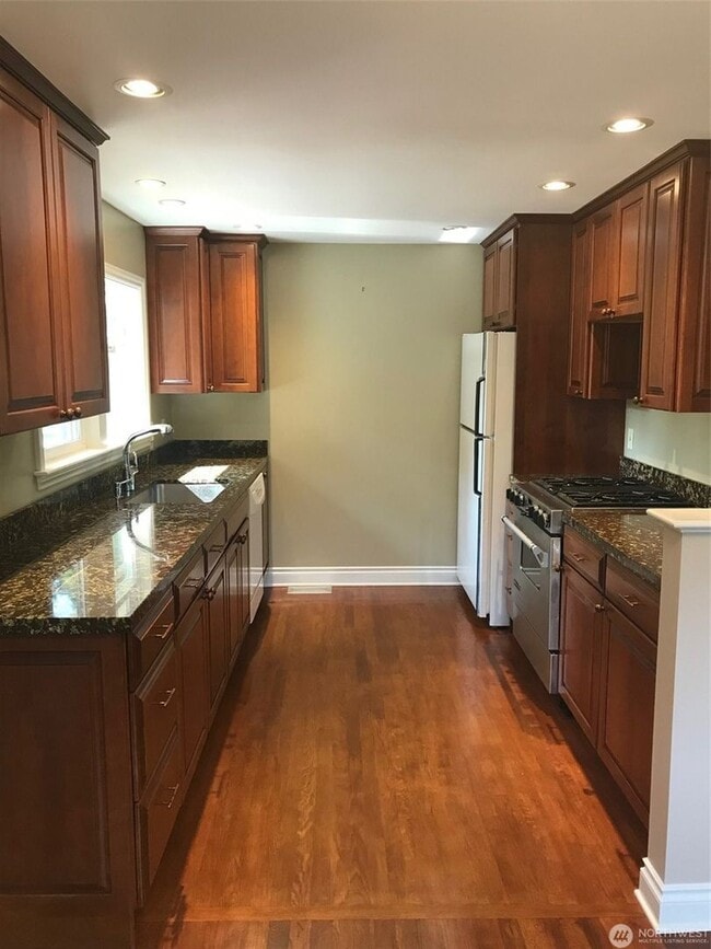 Building Photo - 2bd/1ba Brier Home