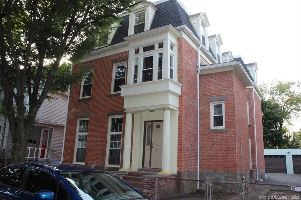 Primary Photo - 79 William St