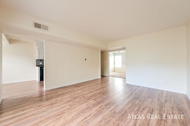 Foto del edificio - 7665 E Eastman Ave