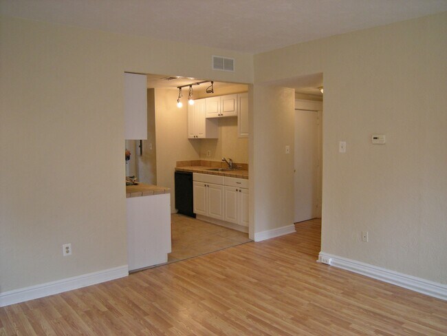 Building Photo - 315 S Fairmount St