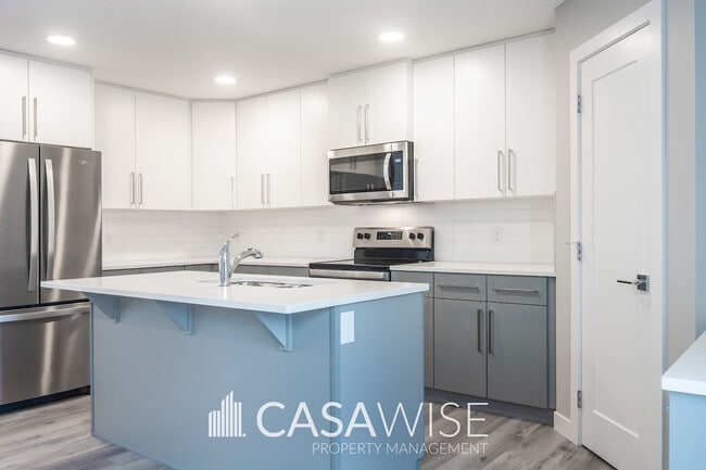 Building Photo - 6469-177A 177A Ave