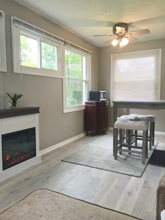 Foto del edificio - 3281 Oakwood Dr