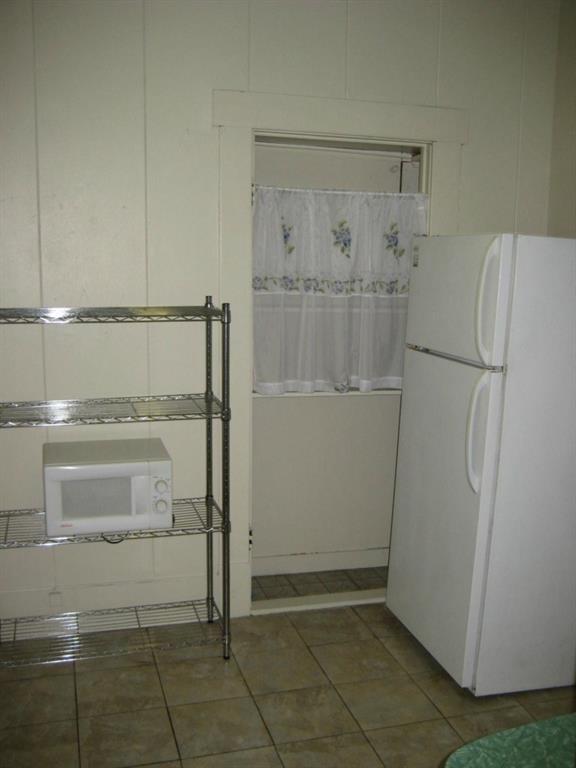 Building Photo - 401 W 38th St