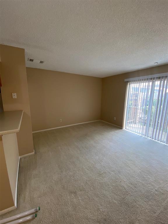 Foto principal - 10615 Briar Forest Dr