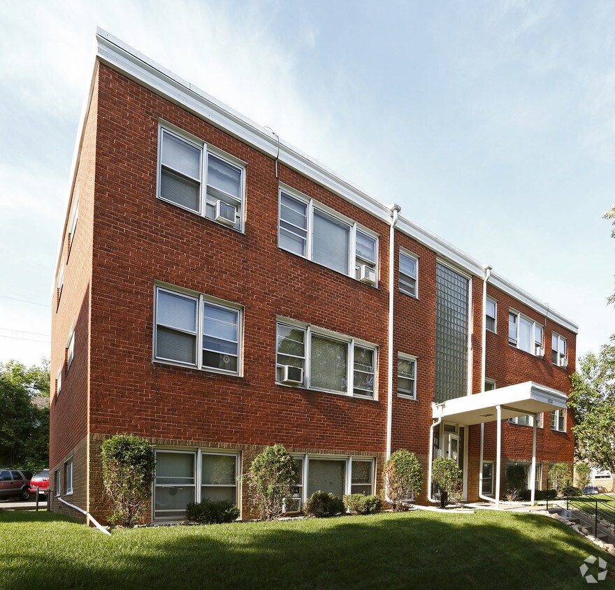 Foto principal - Ford Parkway Apartments