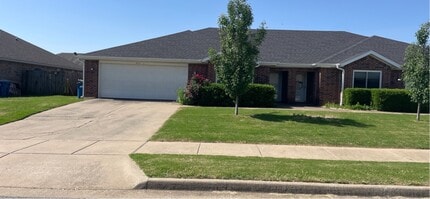 Building Photo - 4107 SW Chapelstone Ave