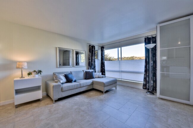 Foto del edificio - Remodeled Studio in Diamond Heights Villag...