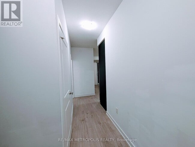 Building Photo - 8 Nahani Way