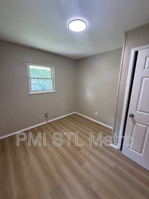 Building Photo - 5544 Albia Terrace