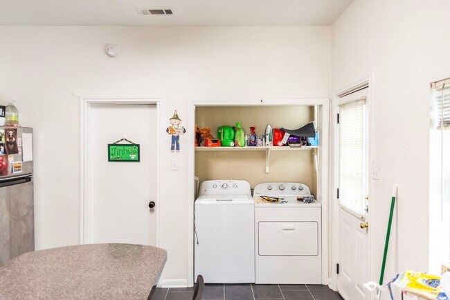 Building Photo - 3410 Speedway-