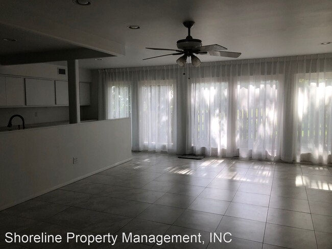 Building Photo - 2 br, 3 bath House - 527 Front Beach Drive