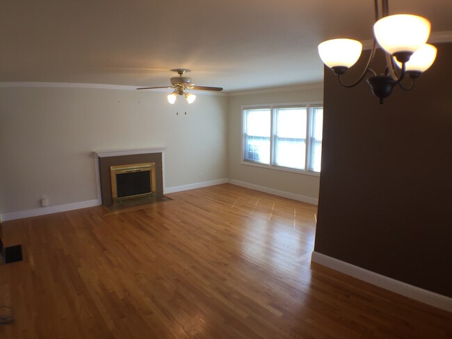 Foto del edificio - Beautiful 3 Bed 2 Bath Sunnyvale Home - Cl...