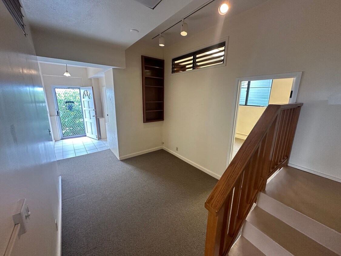 Primary Photo - Charming Wilhelmina Rise Home with Stunnin...