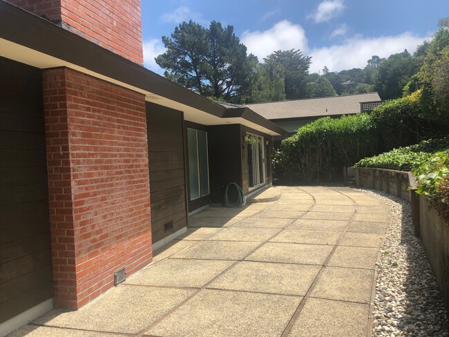 Building Photo - 201 Chapman Rd