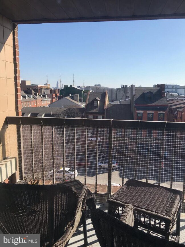 Foto del edificio - 200-10 Lombard St