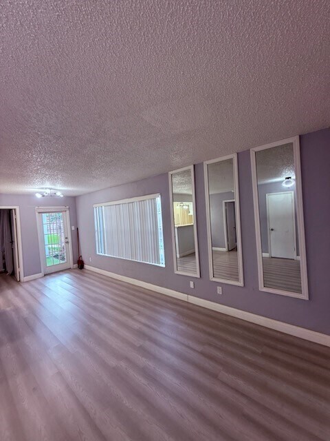 Foto del edificio - 2750 Holly Hall St