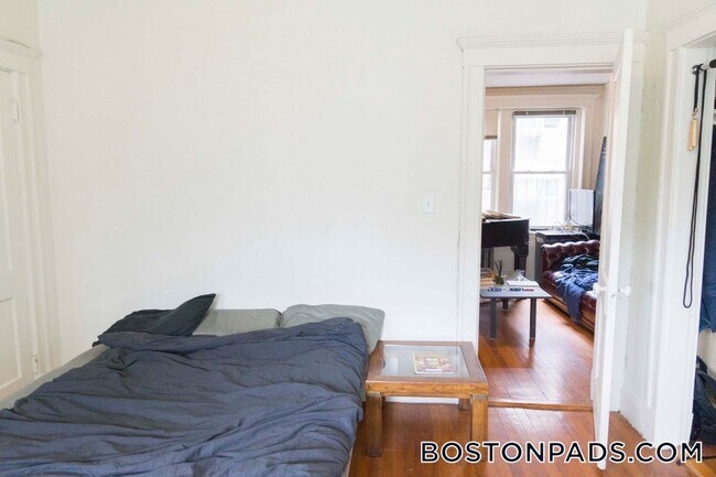 Building Photo - 1167 Boylston St