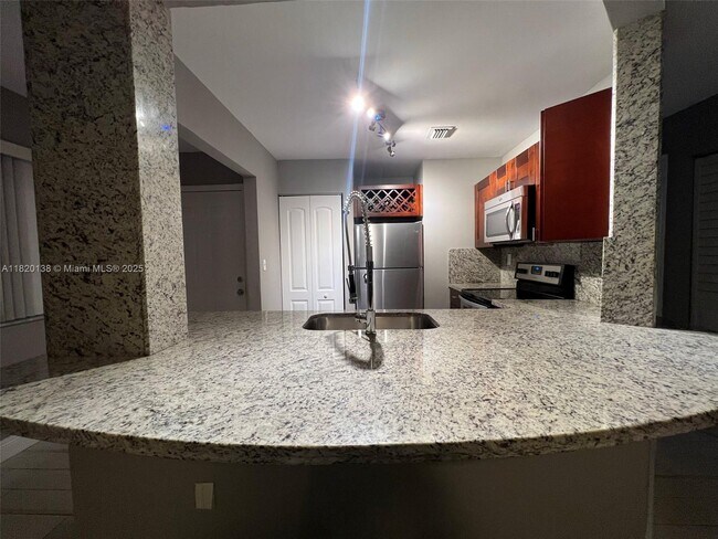 Foto del edificio - 3421 NW 44th St