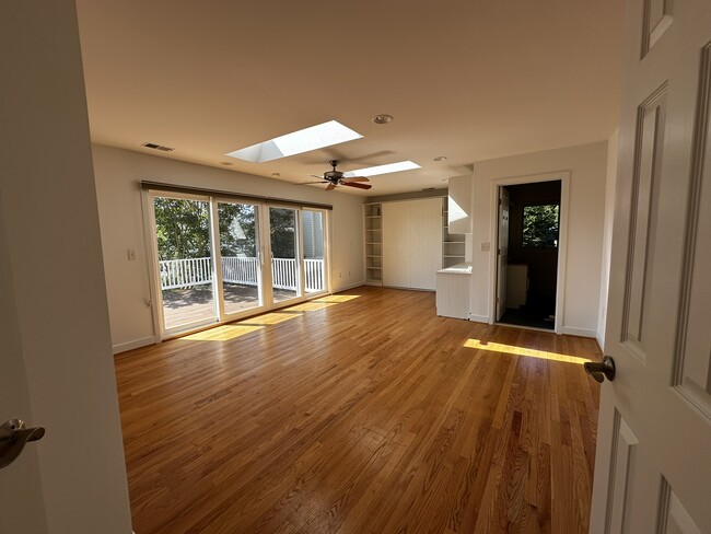 Foto del edificio - 705 Whitehall Plains Rd