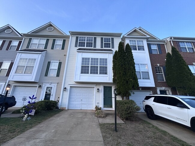 Foto del edificio - 1057 Lake Pelham Dr