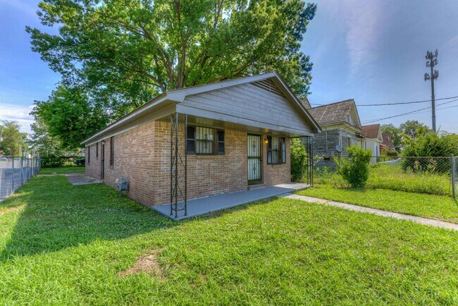 Building Photo - 1032 Lagrange Ave