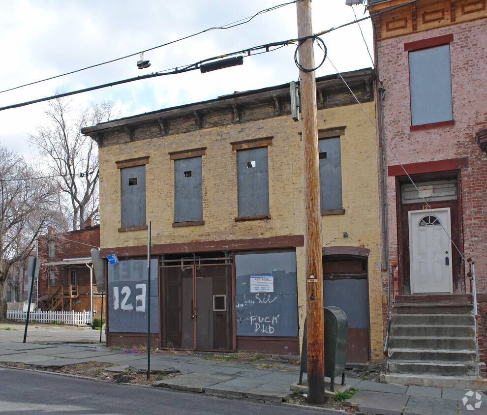 Building Photo - 123 Lander St