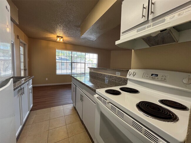 Foto del edificio - 2750 Holly Hall St