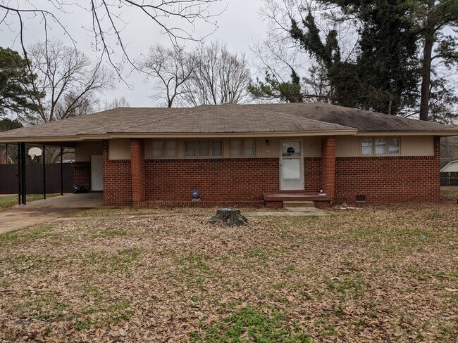 Foto del edificio - 3706 Lakewood Dr NW