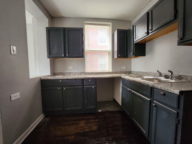 Building Photo - 5903 W Huron St