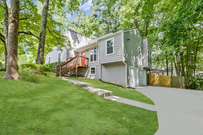 Foto del edificio - 6085 Sumit Wood Dr Nw