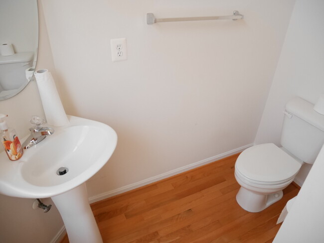 Foto del edificio - 2 Bedroom Townhome Located In Baltimore Ci...