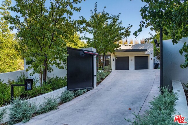 Building Photo - 8366 Sunset View Dr