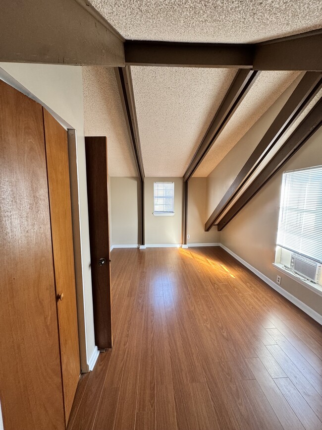 Building Photo - 1120 Garfield St