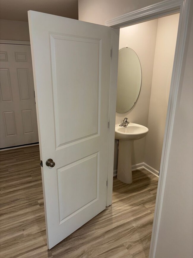 Foto del edificio - Brand New End-Unit Townhome in Charlotte!