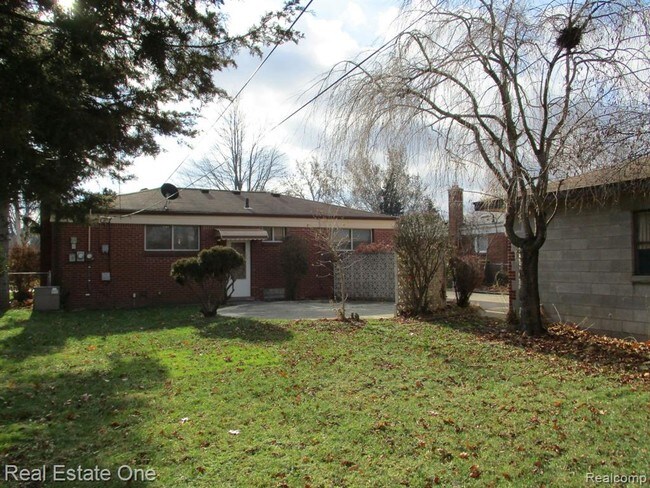 Building Photo - 13061 Chippewa Dr