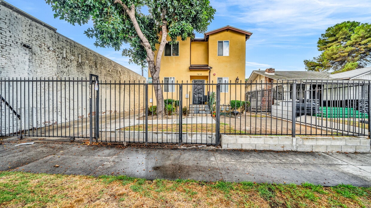 Foto principal - 1616 W 39th Pl