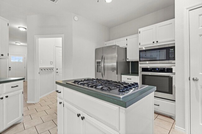 Building Photo - 704 Ridgmar Rd