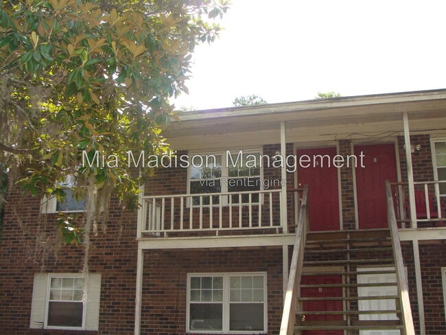 Building Photo - 1 Oak Forest Ln