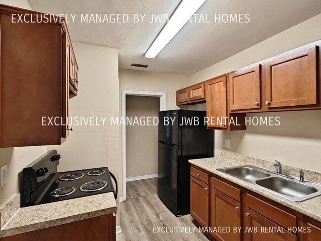 Building Photo - 929 Ethan Allen St