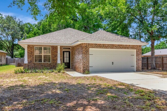 Building Photo - For Rent: Stunning 4 Bedroom, 2 Bath Craft...