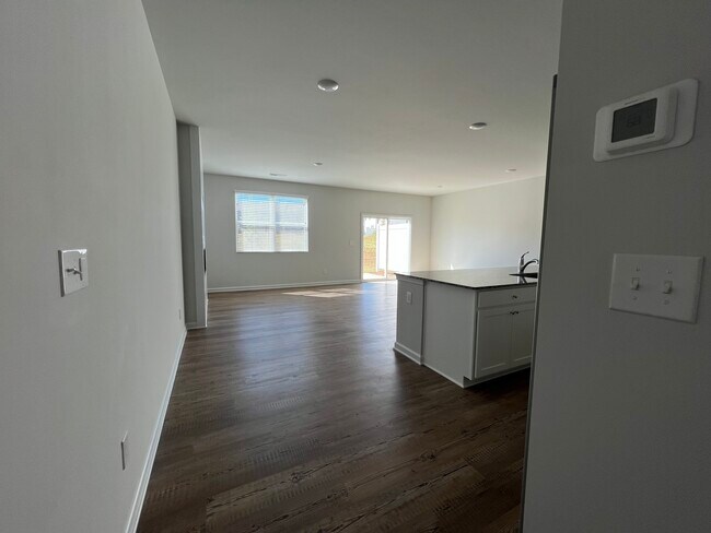 Building Photo - 133 Founders Dr
