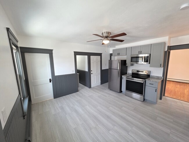 Building Photo - 49 Fenwood Ave