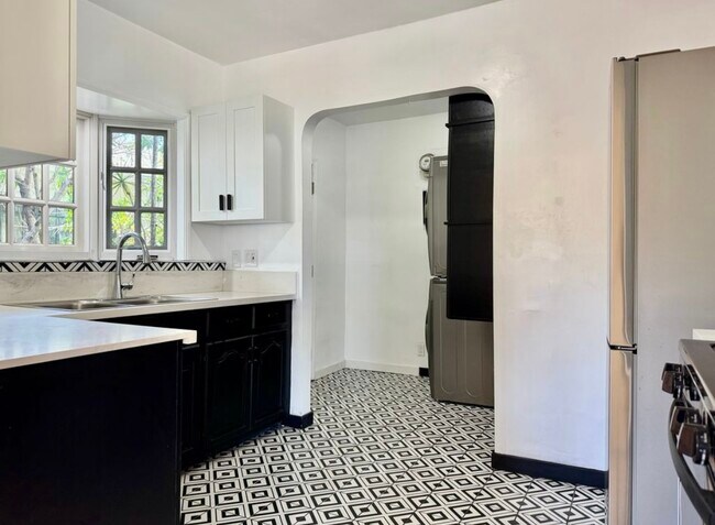 Foto del edificio - 2927 S West View St
