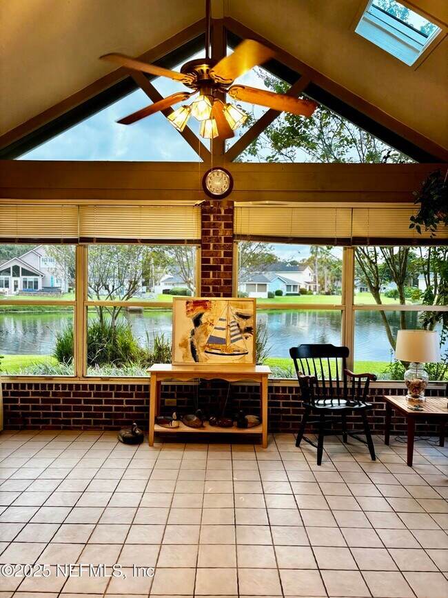 Foto del edificio - 109 Bay Hill Ct