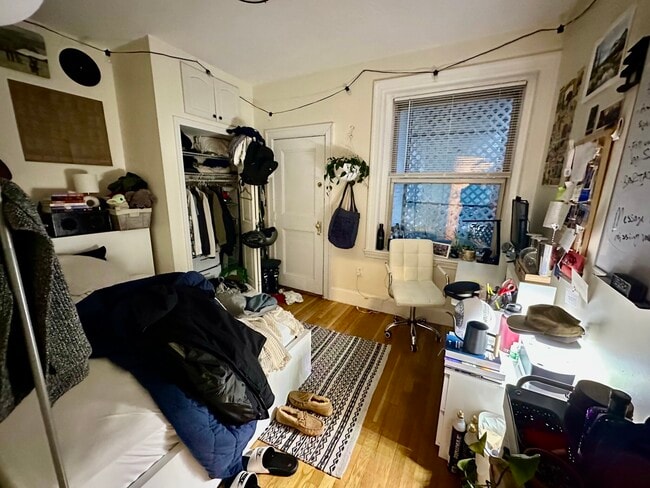 Building Photo - 73 Thatcher St