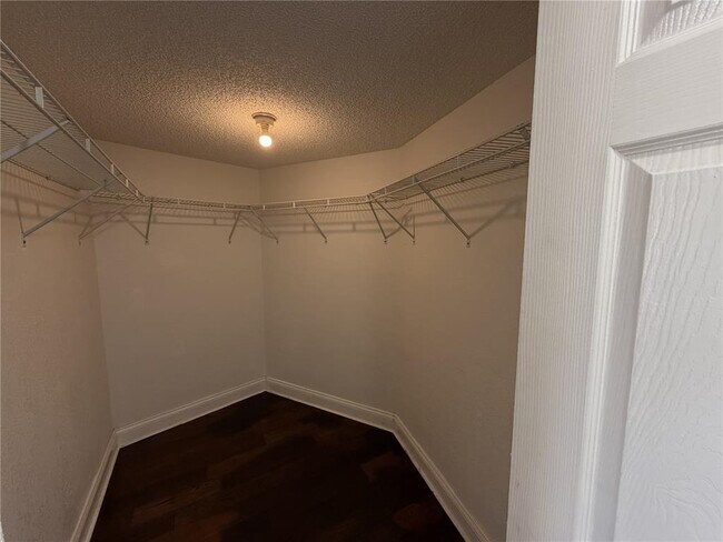 Foto del edificio - 4255 N University Dr