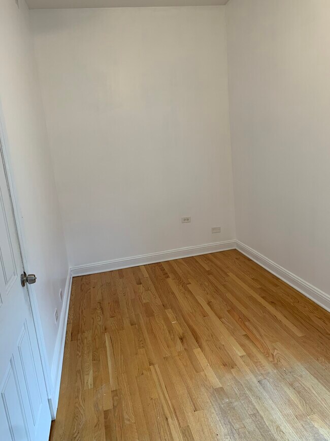 Bedroom - 1906 S Union Ave