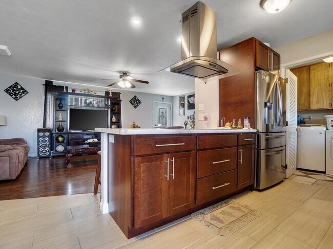 Kitchen - 3004 Ladore St