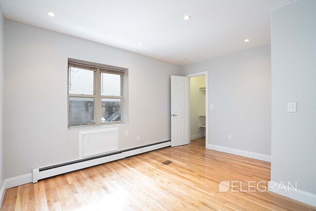 Foto del edificio - 1079 Seneca Ave