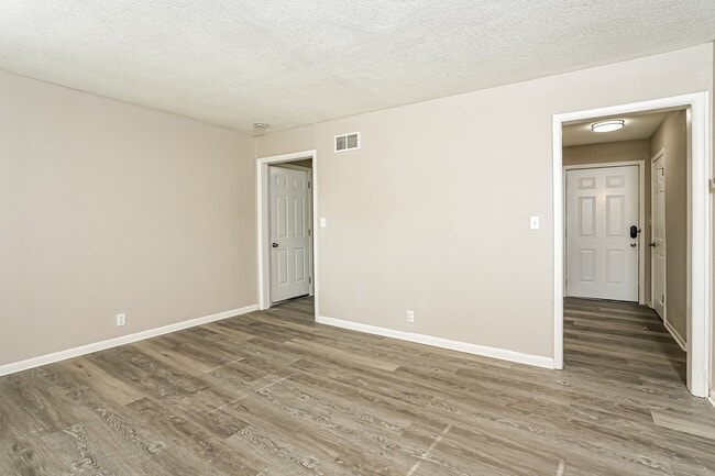 Building Photo - 4224 N Frankfort Ave